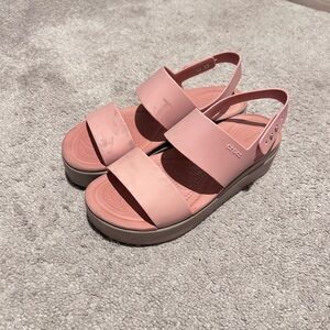 Crocs Brooklyn Buckle Low Wedge Sandal Pink Size 9